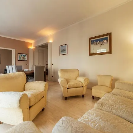 Guesthost - Mm Cipro Elegant *